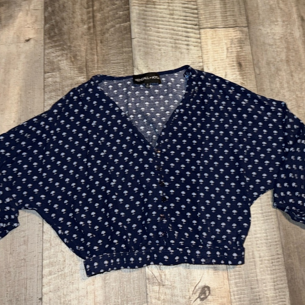 KENDALL + KYLIE crop top- size SMALL‎